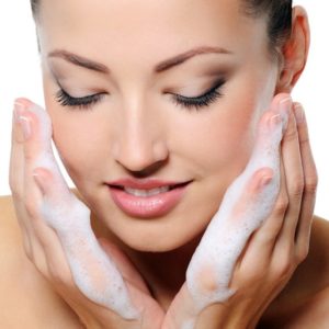 laver visage avec extension de cils
