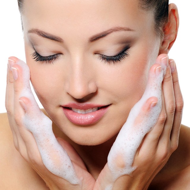 laver visage avec extension de cils