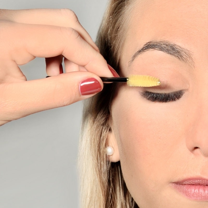 comment brosser extension cils